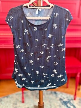 Elle Women’s Navy Floral Cap-Sleeve Top